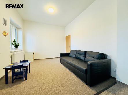 Byt přízemí 2+1 - pokoj 2 | Prodej - nájemní dům, 1 350 m²