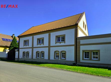 20250504-200310.jpg | Prodej - dům/vila, 230 m²