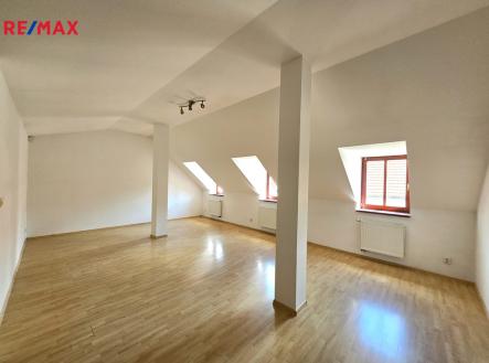 20250529-143438.jpg | Pronájem bytu, atypický, 77 m²