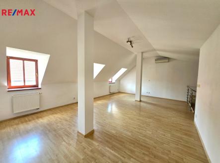20250529-143454.jpg | Pronájem bytu, atypický, 77 m²
