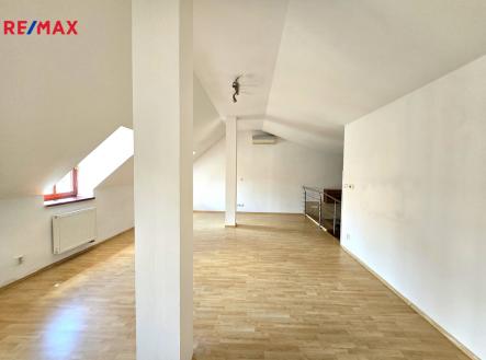 20250529-143459.jpg | Pronájem bytu, atypický, 77 m²