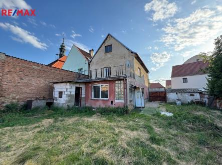 pohled ze zahrady na dům | Prodej - dům/vila, 70 m²