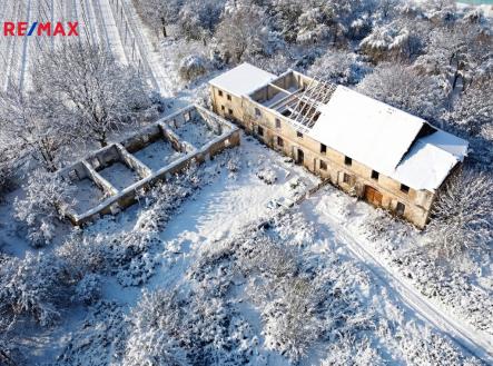 tuchorice-ovcin-zimni.jpg | Prodej - zemědělský objekt, 6 813 m²