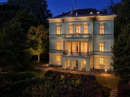 vila-u-odboru-nocni.jpg | Prodej - dům/vila, 683 m²