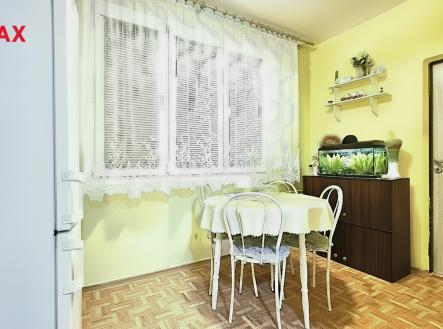 firefly-odstranit-polici-s-vecmi-po-leve-strane-vedle-lednice-456051.png | Prodej bytu, 3+1, 67 m²