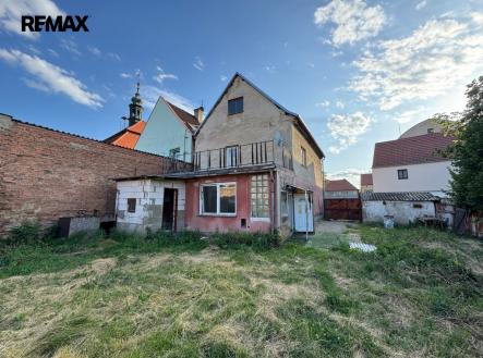 pohled ze zahrady na dům | Prodej - dům/vila, 70 m²