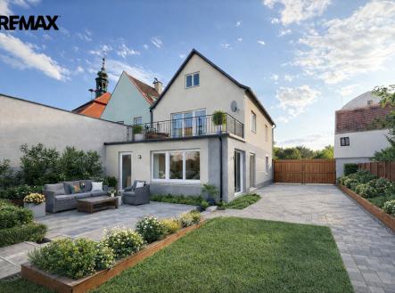 Pohled ze dvora po rekonstrukci (tvořeno pomocí AI) | Prodej - dům/vila, 70 m²