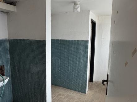 sociální zařízení | Pronájem - skladovací prostor, 410 m²