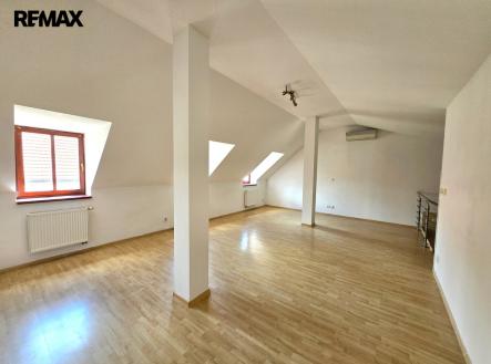 20250529-143454.jpg | Pronájem bytu, atypický, 77 m²