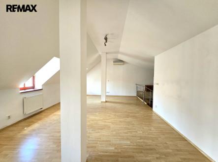 20250529-143459.jpg | Pronájem bytu, atypický, 77 m²