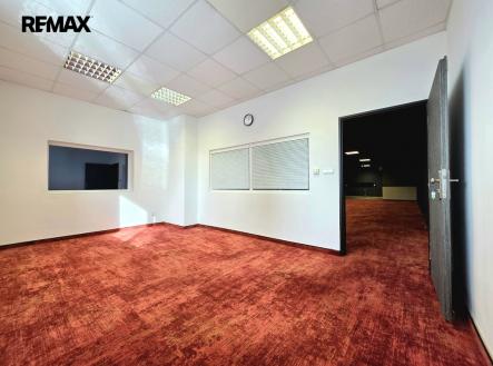 20260308-145232.jpg | Pronájem - obchodní prostor, 307 m²