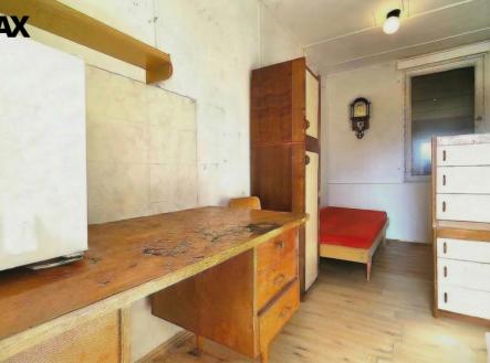 firefly-gemini-flash-odstranit-misku-z-vrchu-skrine-374159.png | Prodej - pozemek, zahrada, 572 m²