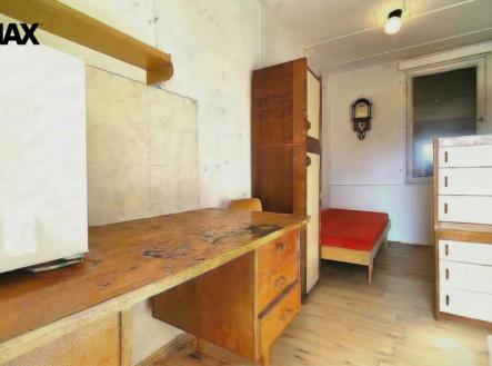 firefly-gemini-flash-odstranit-misku-z-vrchu-skrine-374159.png | Prodej - pozemek, zahrada, 572 m²