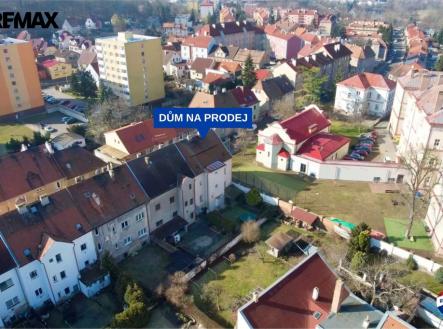 dum-na-prodej-zadni-cast.jpg | Prodej - nájemní dům, 174 m²