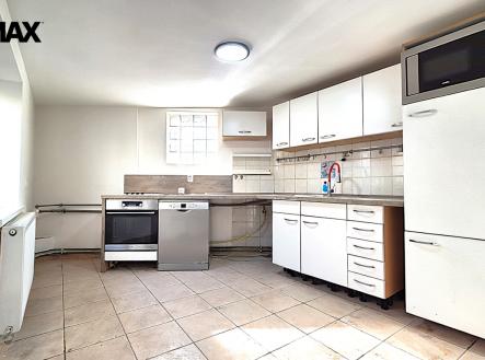 firefly-prosim-odstranit-lahve-z-kuchynske-linky-306478.png | Pronájem - dům/vila, 75 m²