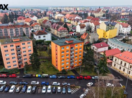 Přední pohled na panelový dům | Prodej bytu, 4+1, 82 m²