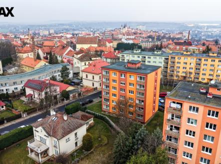 Zadní pohled na panelový dům | Prodej bytu, 4+1, 82 m²