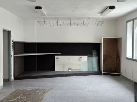 nebytový prostor - bývalý obchod | Prodej - nájemní dům, 805 m²