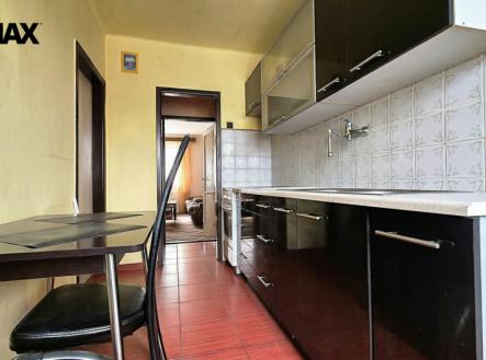 firefly-gemini-flash-odstranit-vsechny-veci-z-kuchynske-linky-590290.png | Prodej bytu, 3+1, 80 m²