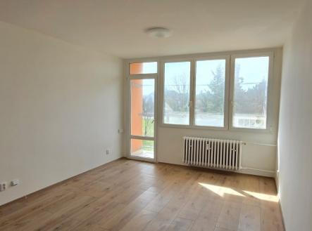 whatsapp-image-2026-04-09-at-11.06.55-2.jpeg | Pronájem bytu, 3+1, 1 000 m²