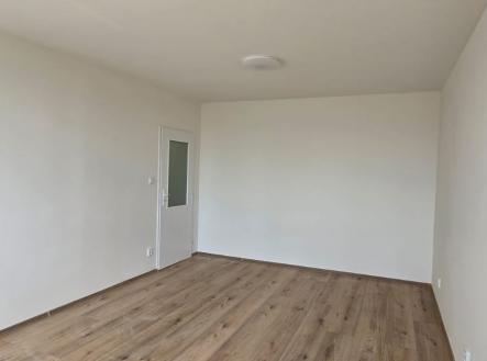 whatsapp-image-2026-04-09-at-11.06.55-1.jpeg | Pronájem bytu, 3+1, 1 000 m²