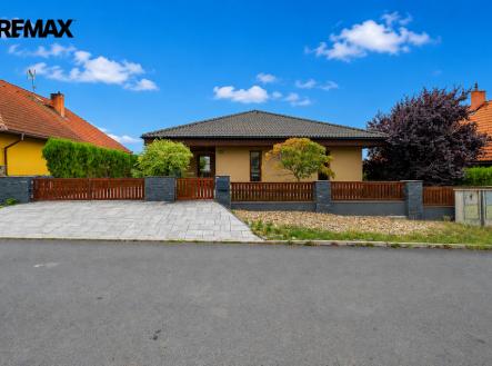 pohled na dům | Prodej - dům/vila, 205 m²