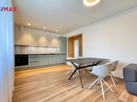 Obývací pokoj s kuchyní | Pronájem bytu, 2+kk, 54 m²