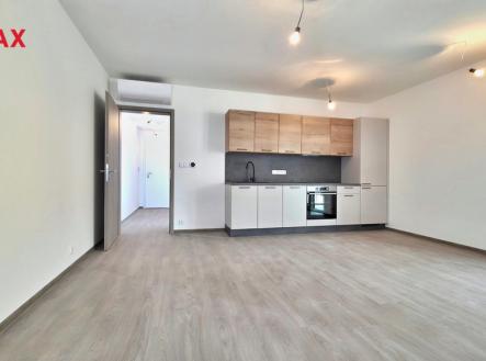 20250401-110340-2.jpg | Pronájem bytu, 1+kk, 445 m²