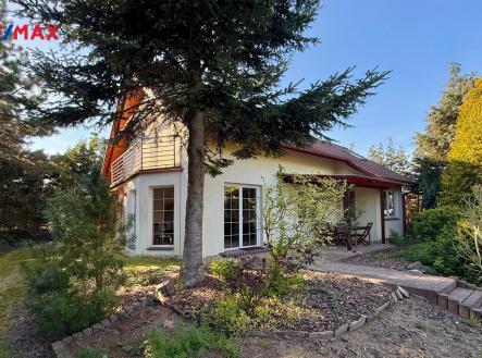 Dům, pohled ze zahrady | Prodej - dům/vila, 172 m²