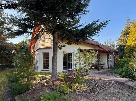 Dům, pohled ze zahrady | Prodej - dům/vila, 172 m²