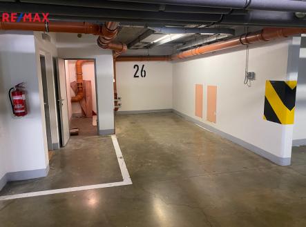 Garážové stání se sklepem | Pronájem bytu, 2+kk, 48 m²