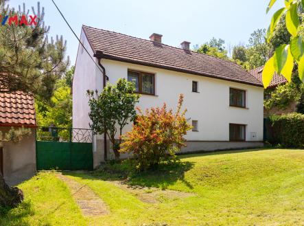 pohled na dům z venku | Prodej - dům/vila, 98 m²