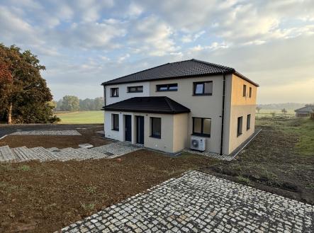 Dům | Prodej - dům/vila, 104 m²