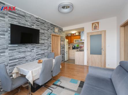 obývací pokoj a pohled do KK | Prodej bytu, 3+kk, 64 m²