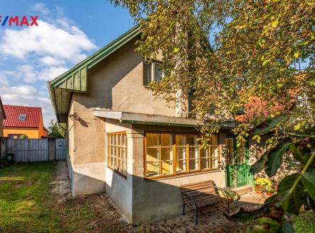 Pohled na dům ze zahrady | Prodej - dům/vila, 150 m²