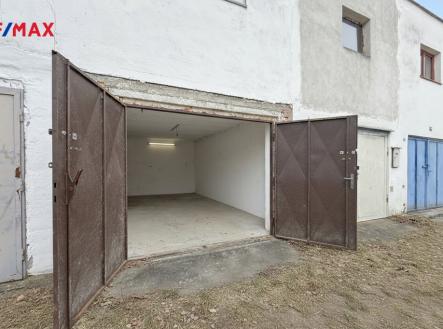 gemini-generated-image-6l7spk6l7spk6l7s.jpg | Prodej - malý objekt/garáž