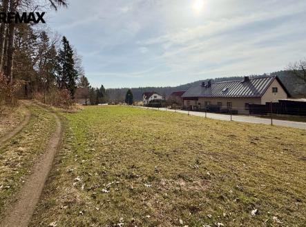 Pohled z lesní cesty | Prodej - pozemek pro bydlení, 1 425 m²