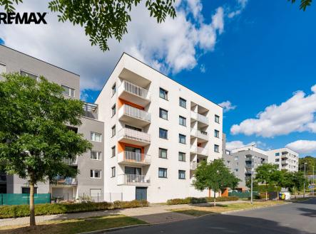 Pohled na budovu domu | Prodej bytu, 2+kk, 55 m²