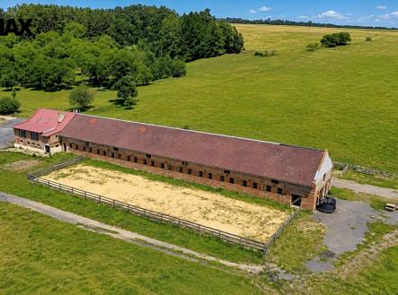 pohled-z-vysky.jpg | Prodej - zemědělský objekt, 3 192 m²