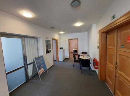 Pronájem - kanceláře, 260 m²