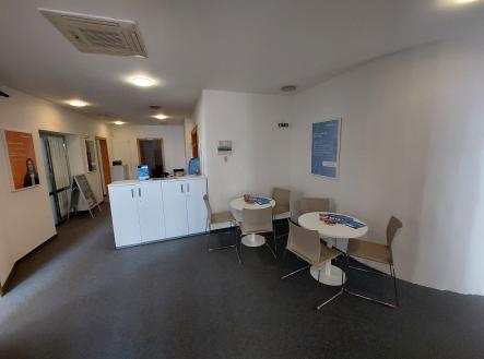 Pronájem - kanceláře, 260 m²