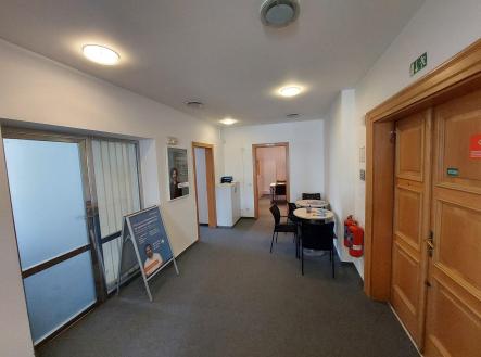 Pronájem - kanceláře, 260 m²
