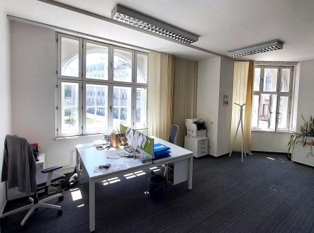 Pronájem - kanceláře, 72 m²