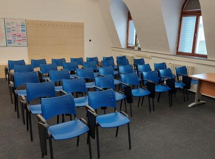 Pronájem - kanceláře, 212 m²