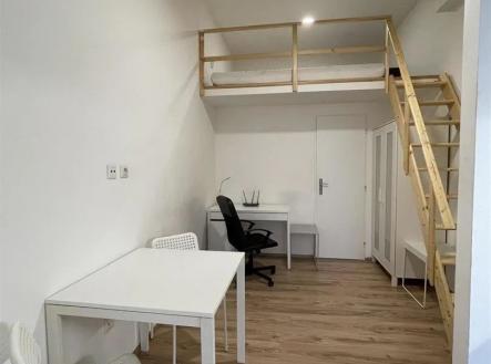 kancelář s dřevěná podlaha | Pronájem bytu, 1+kk, 22 m²