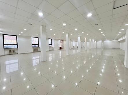 . | Pronájem - kanceláře, 735 m²