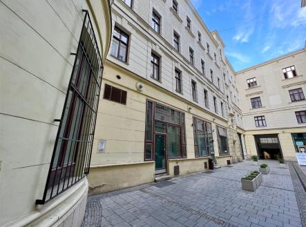 . | Pronájem - obchodní prostor, 295 m²