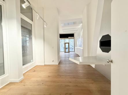 . | Pronájem - obchodní prostor, 580 m²