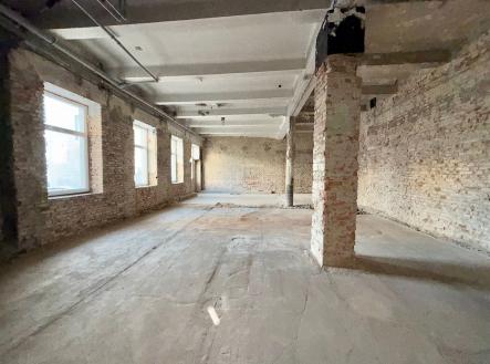 . | Pronájem - obchodní prostor, 1 000 m²