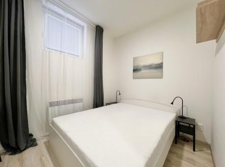 . | Pronájem bytu, 2+kk, 27 m²
